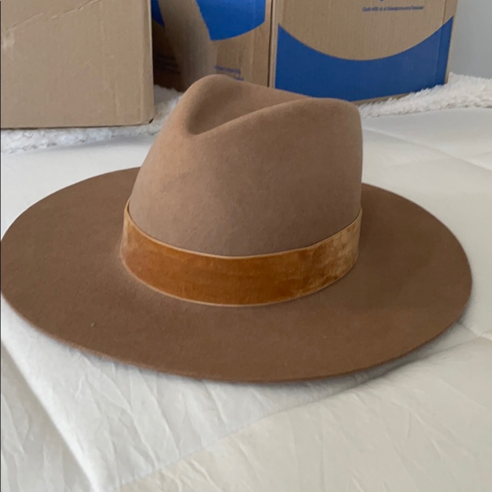 Lack of color hat medium!
